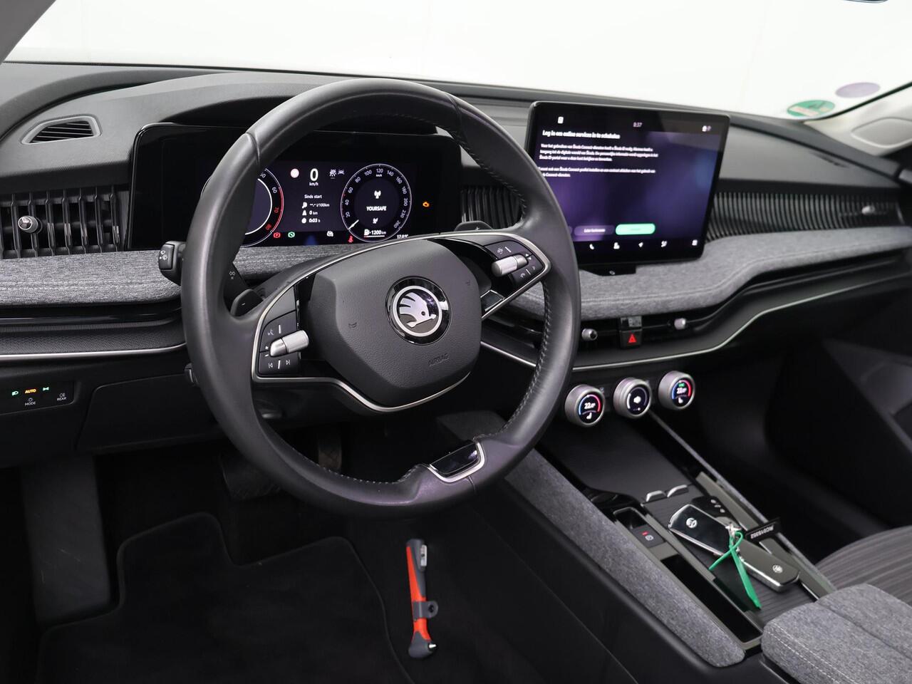 Skoda SUPERB Combi 1.5 TSI MHEV First Edition | 150 PK | Automaat | Trekhaak wegklapbaar | Panoramadak | Apple Carplay/Android Auto |