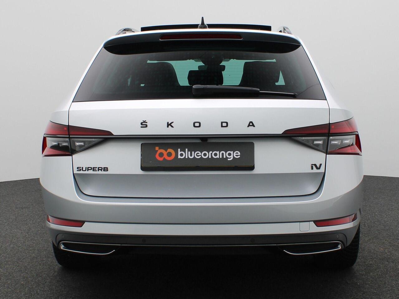 Skoda SUPERB Combi 1.4 TSI iV Sportline Business 218PK DSG SOH 97%, Pano-Schuifdak, Elektrische Memorystoel, Stoelverwarming, Achteruitrijcamera, Virtual Pedal, Keyless, 19" LM Velgen, Adaptieve Cruise Control