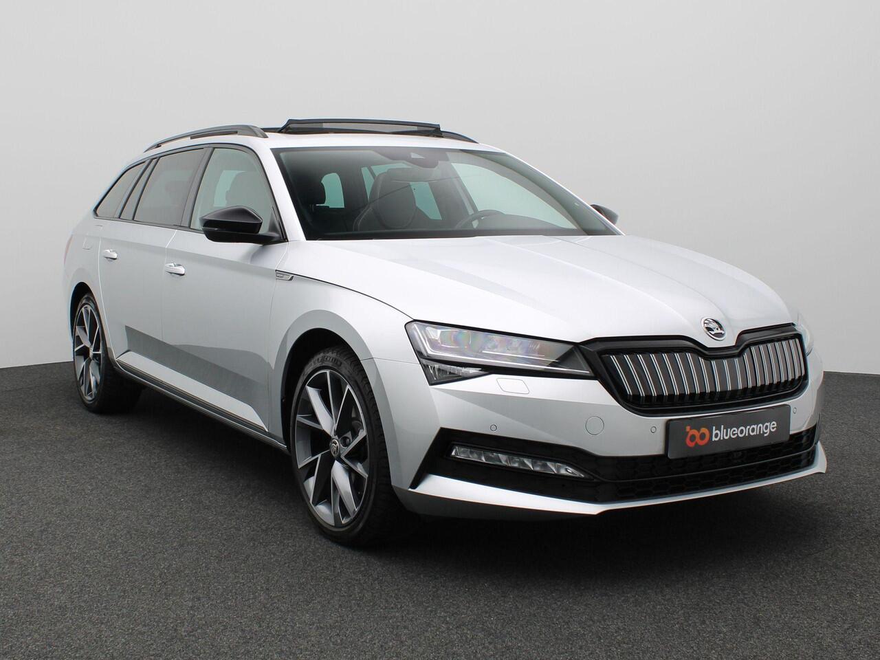 Skoda SUPERB Combi 1.4 TSI iV Sportline Business 218PK DSG SOH 97%, Pano-Schuifdak, Elektrische Memorystoel, Stoelverwarming, Achteruitrijcamera, Virtual Pedal, Keyless, 19" LM Velgen, Adaptieve Cruise Control