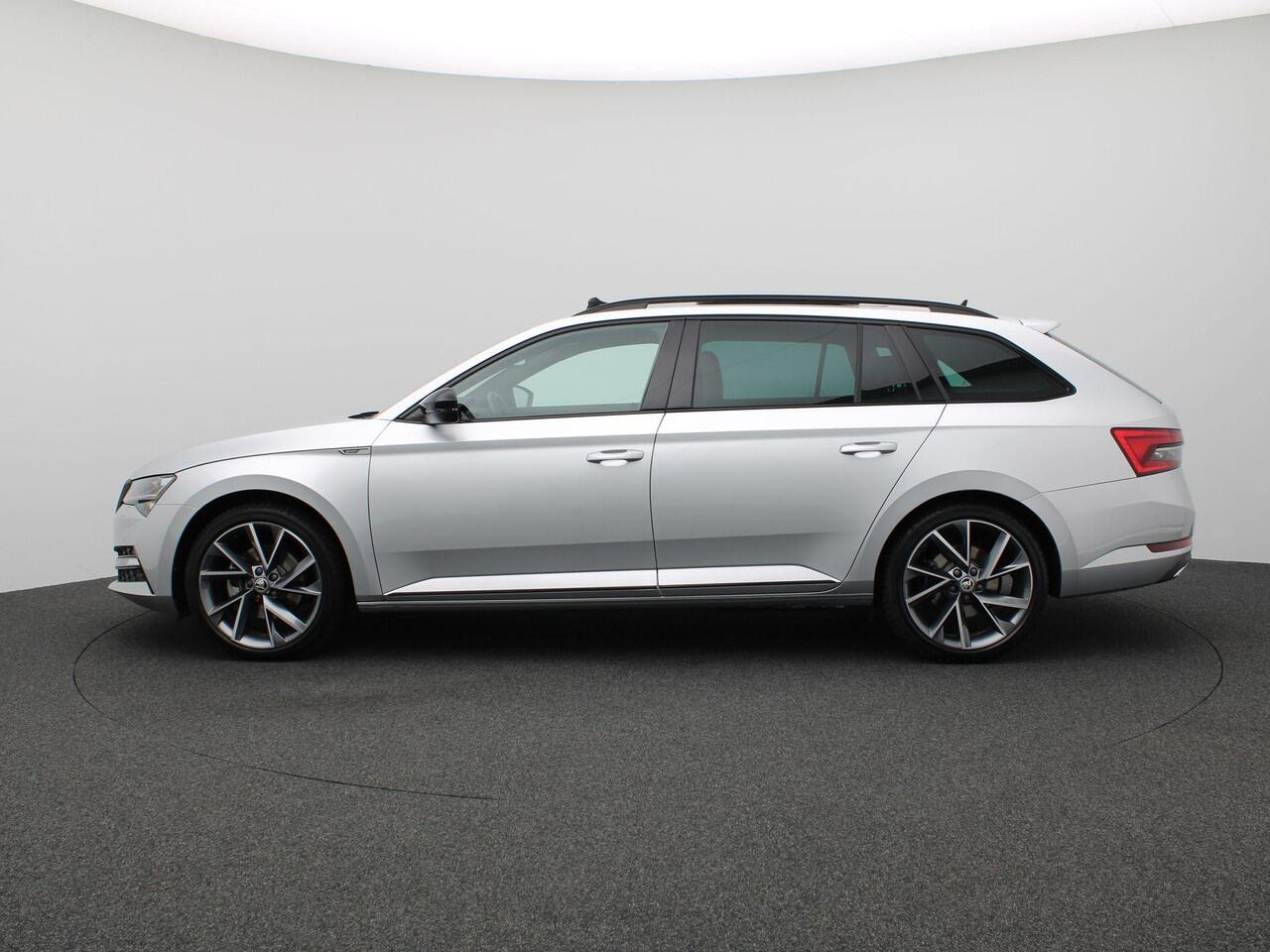 Skoda SUPERB Combi 1.4 TSI iV Sportline Business 218PK DSG SOH 97%, Trekhaak, Pano-Schuifdak, Elektrische Memorystoel, Stoelverwarming, Achteruitrijcamera, Virtual Pedal, Keyless, 19" LM Velgen, Adaptieve Cruise Control