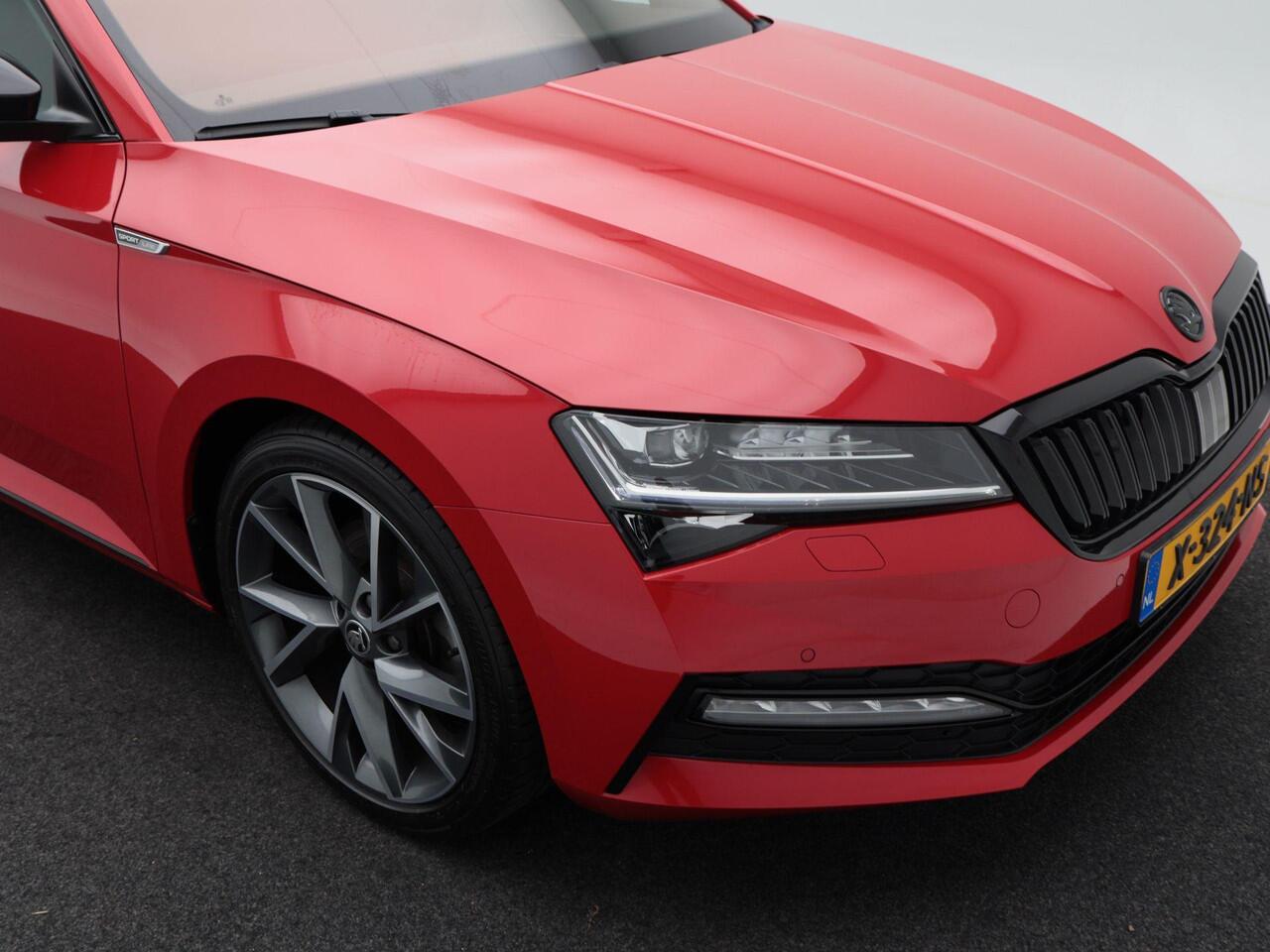 Skoda SUPERB Combi 1.5 TSi 150 Pk Automaat Sportline Business | Panoramadak | Trekhaak | Virtual Cockpit | Adaptive Cruise | Camera | LED | 19 Inch | 53.466 Km!