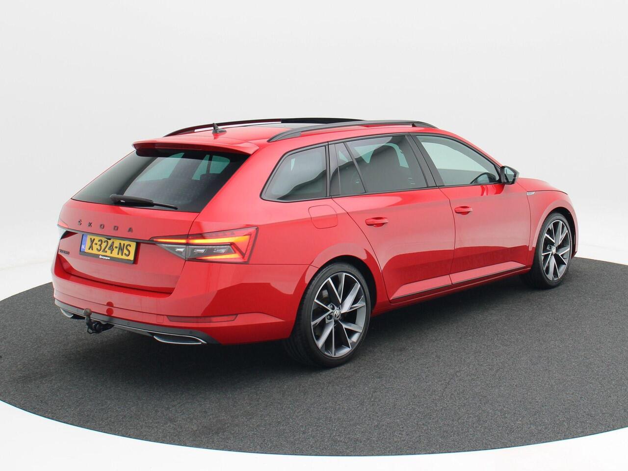 Skoda SUPERB Combi 1.5 TSi 150 Pk Automaat Sportline Business | Panoramadak | Trekhaak | Virtual Cockpit | Adaptive Cruise | Camera | LED | 19 Inch | 53.466 Km!