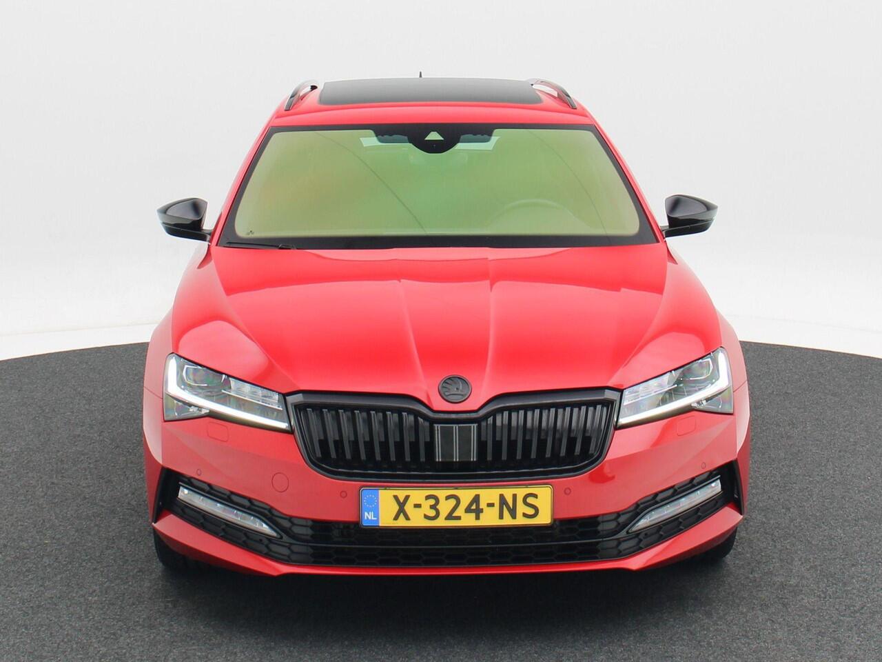 Skoda SUPERB Combi 1.5 TSi 150 Pk Automaat Sportline Business | Panoramadak | Trekhaak | Virtual Cockpit | Adaptive Cruise | Camera | LED | 19 Inch | 53.466 Km!