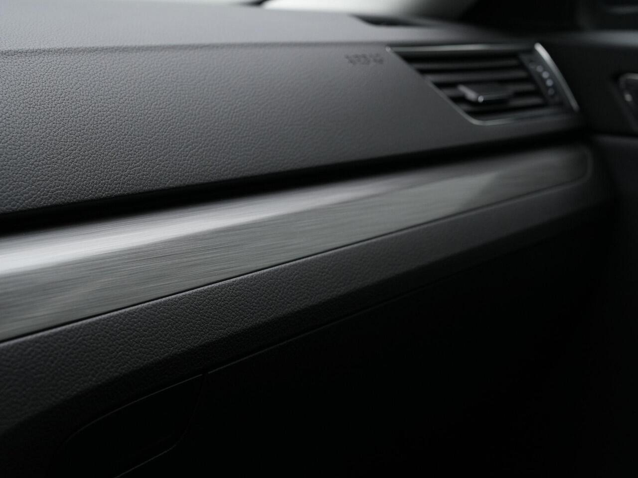 Skoda SUPERB Combi 1.4 TSI iV 218 pk DSG Business Edition | Geheugenstoel | Matrix LED | Stuur-/achterbankverwarming | Achteruitrijcamera