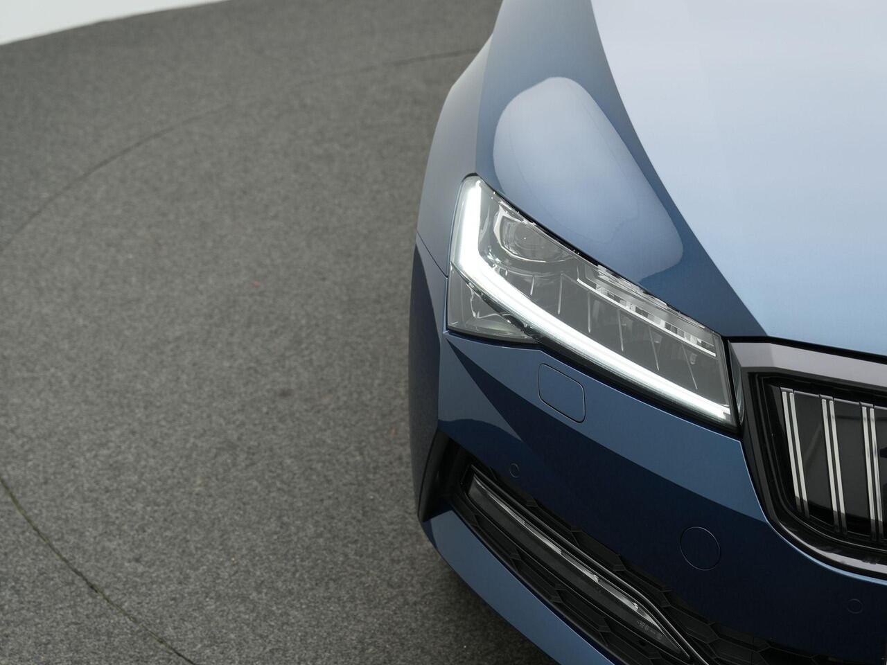 Skoda SUPERB Combi 1.4 TSI iV 218 pk DSG Business Edition | Geheugenstoel | Matrix LED | Stuur-/achterbankverwarming | Achteruitrijcamera