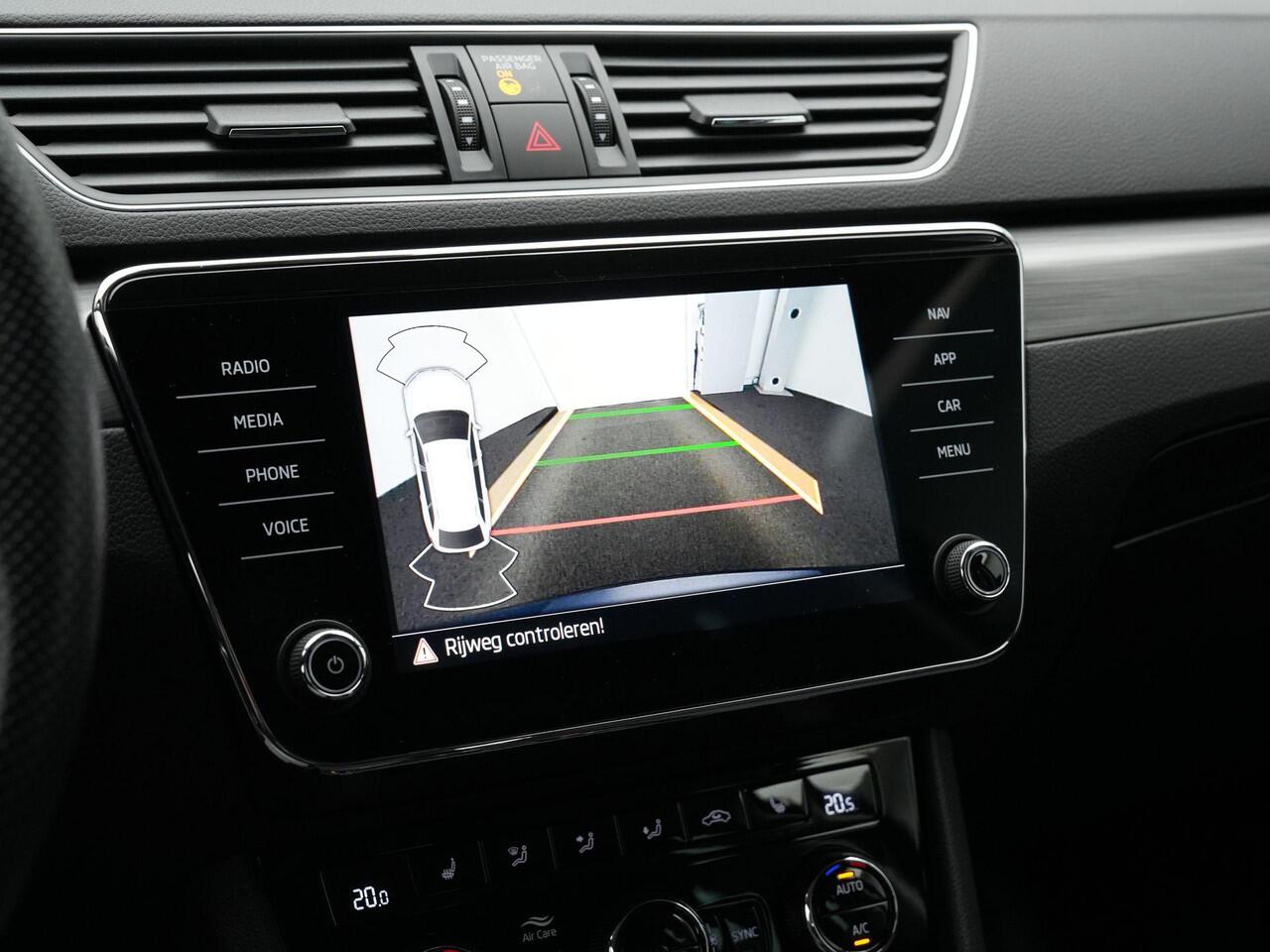 Skoda SUPERB Combi 1.4 TSI iV 218 pk DSG Business Edition | Geheugenstoel | Matrix LED | Stuur-/achterbankverwarming | Achteruitrijcamera