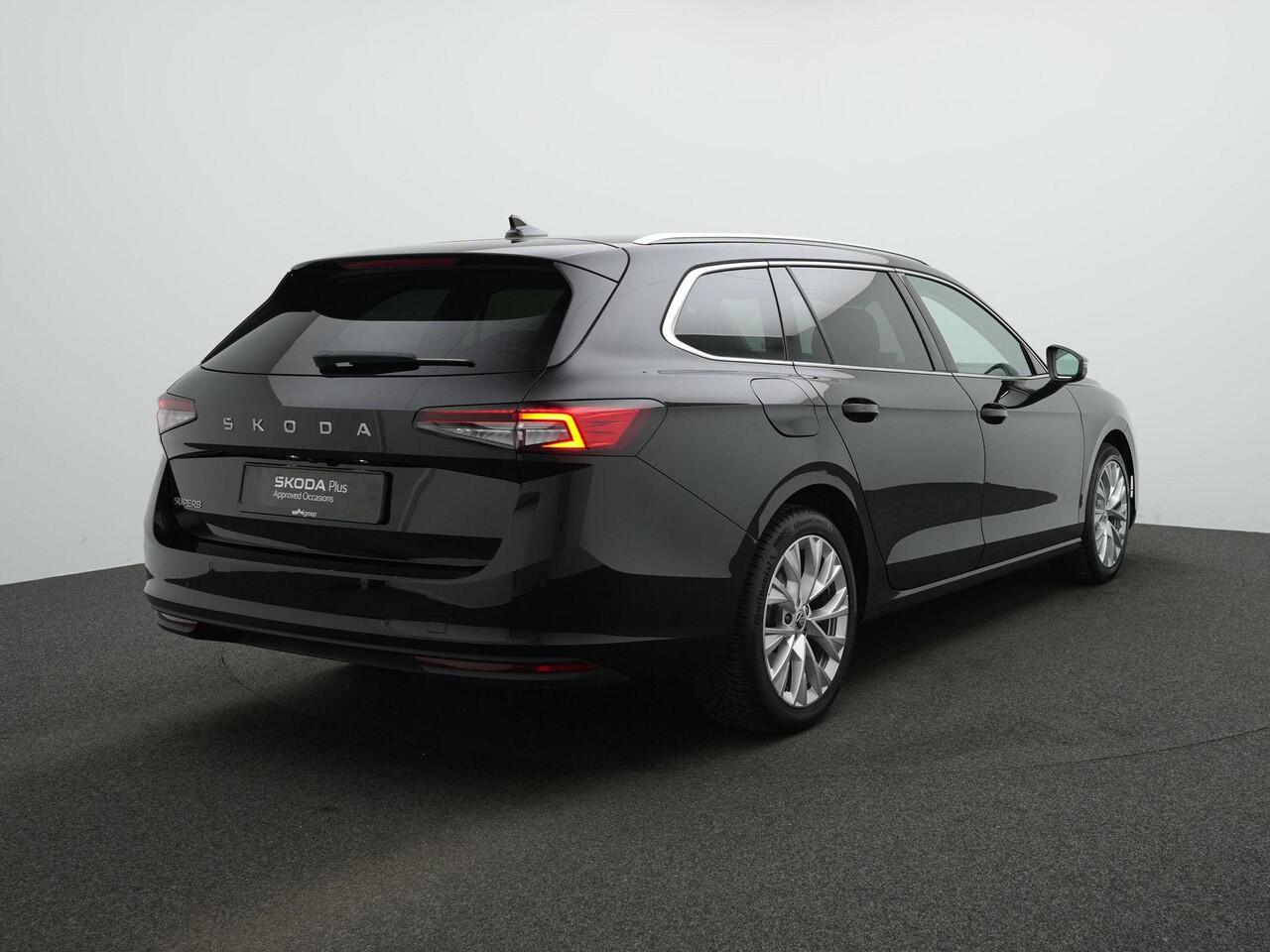 Skoda SUPERB Combi 1.5 TSI MHEV 150 pk DSG Selection | Trekhaak | Achteruitrijcamera | Stoelverwarming | Adaptive Cruise