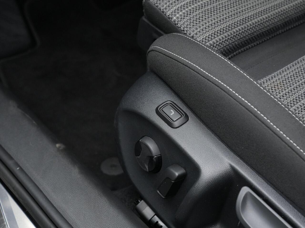 Skoda SUPERB Combi 1.5 TSI MHEV 150 pk DSG Selection | Trekhaak | Achteruitrijcamera | Stoelverwarming | Adaptive Cruise