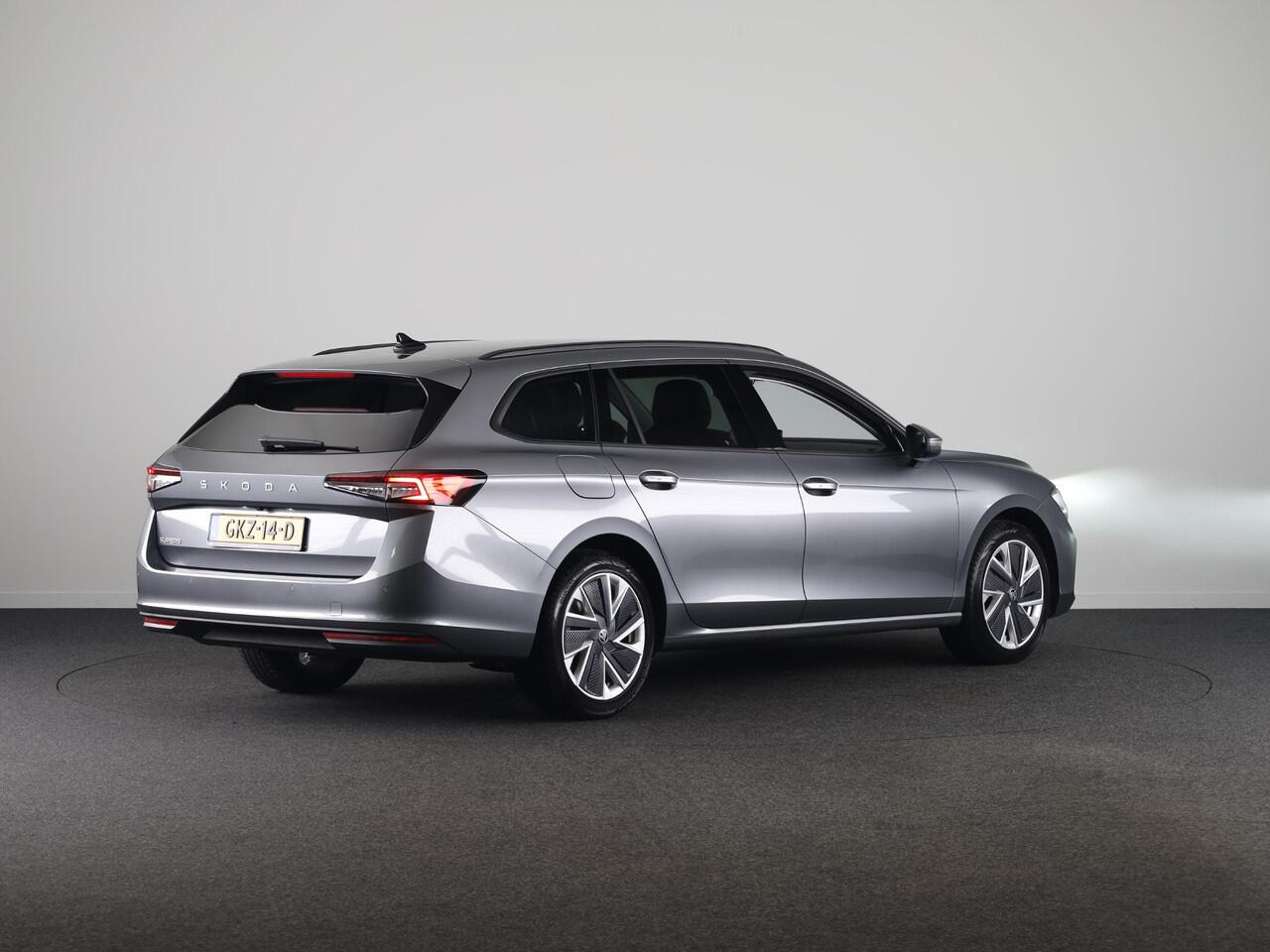 Skoda SUPERB Combi Business Edition 1.5 MHEV 150pk DSG-7 | Navigatie | Parkeercamera | Verwarmbare voorstoelen en achterbank | 18 inch Lichtmetalen velgen | Verlengde garantie