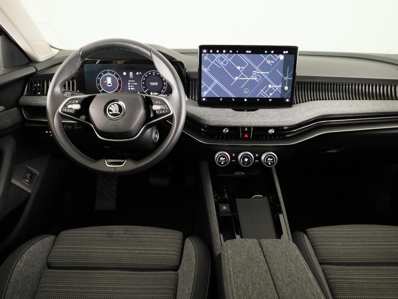 Skoda SUPERB Combi Business Edition 1.5 MHEV 150pk DSG-7 | Navigatie | Parkeercamera | Verwarmbare voorstoelen en achterbank | 18 inch Lichtmetalen velgen | Verlengde garantie