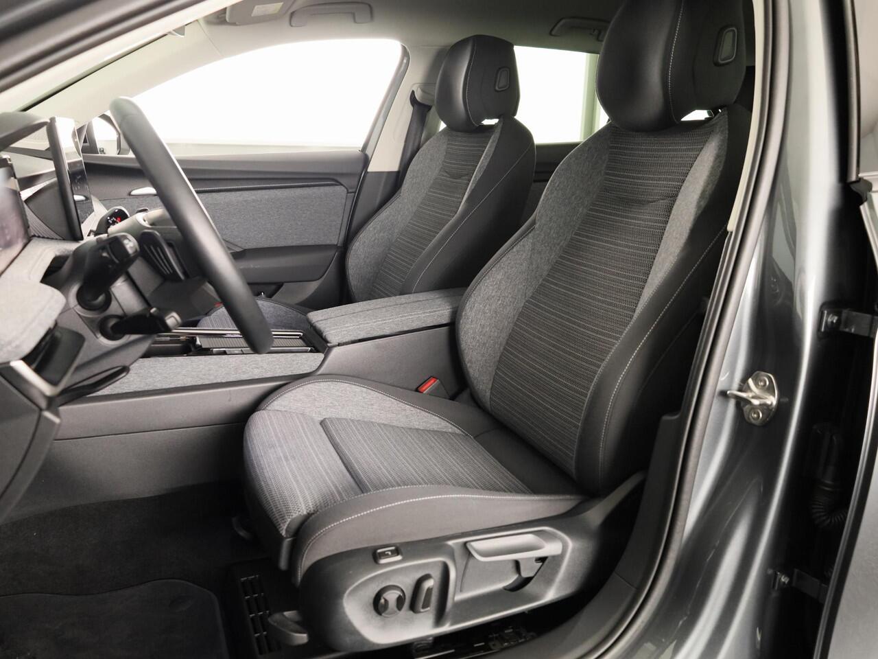Skoda SUPERB Combi Business Edition 1.5 MHEV 150pk DSG-7 | Navigatie | Parkeercamera | Verwarmbare voorstoelen en achterbank | 18 inch Lichtmetalen velgen | Verlengde garantie
