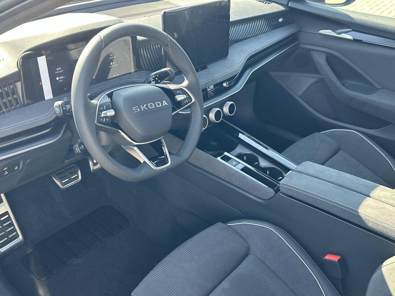 Skoda SUPERB combi Sportline Business 1.5 TSI PHEV 150 kW / 204 PK Combi | Metallic Lak | 19'' lichtmetalen velgen | Panorama dak | Trekhaak wegklapbaar | 2000,- inruilvoordeel