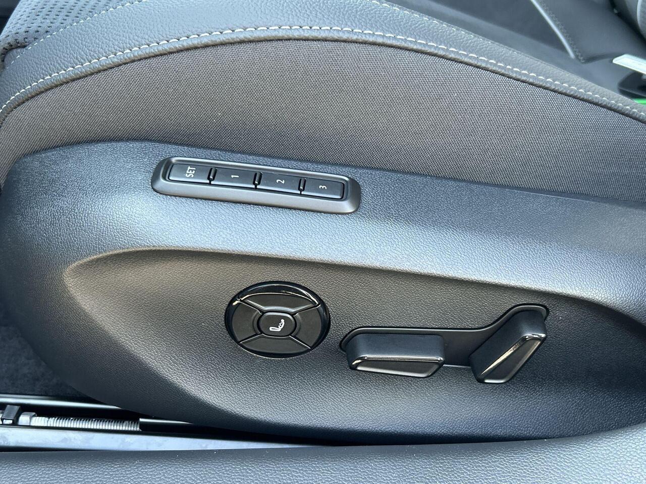 Skoda SUPERB combi Sportline Business 1.5 TSI PHEV 150 kW / 204 PK Combi | Metallic Lak | 19'' lichtmetalen velgen | Panorama dak | Trekhaak wegklapbaar | 2000,- inruilvoordeel