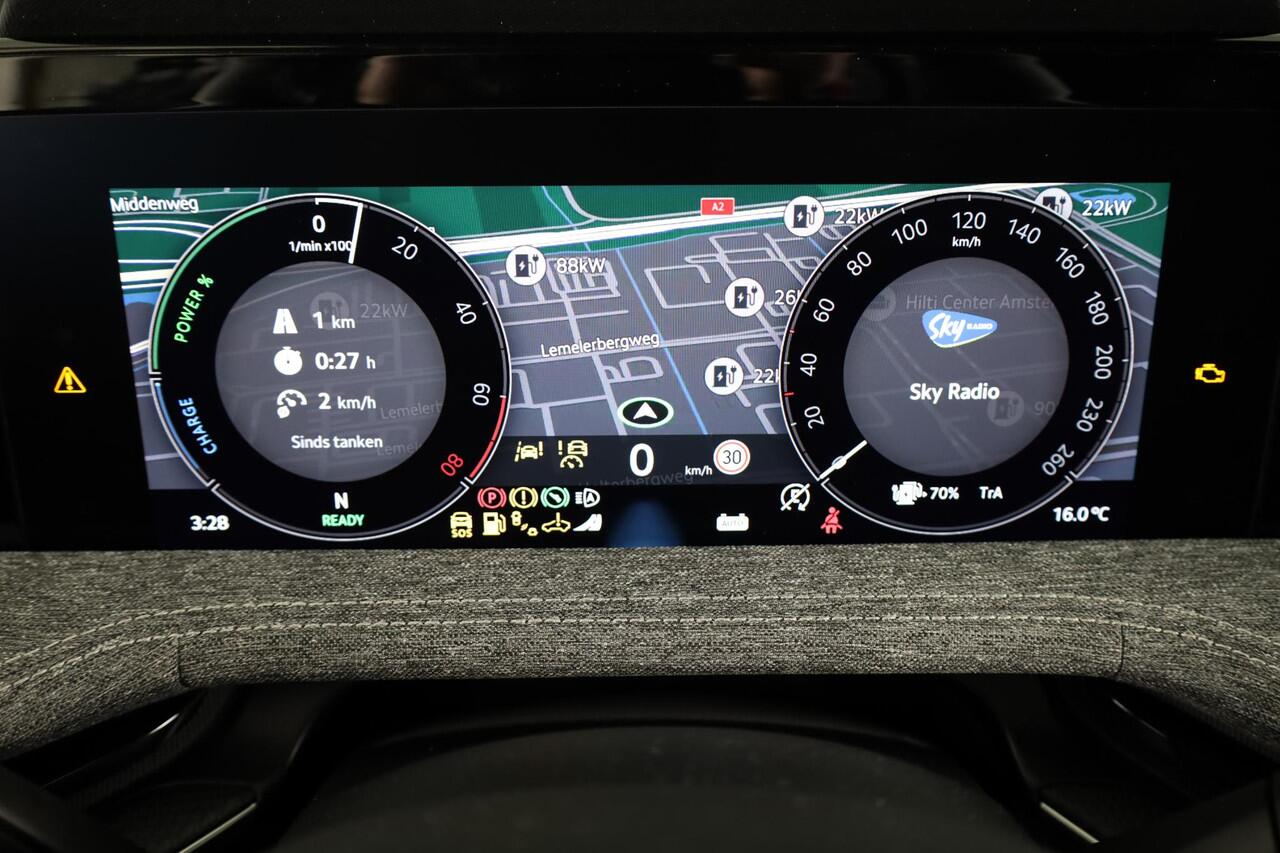 Skoda SUPERB Combi Business Edition 1.5 TSI PHEV 204pk | 19 inch | Elek. + massagestoelen | Stoelverwarming | Adaptive Cruise | Blind Spot | Navigatie | Camera |