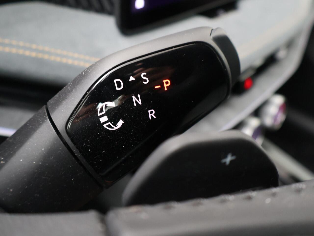 Skoda SUPERB First Edition 1.5 TSI m-HEV 150 pk DSG | Massagestoelen | Adaptieve cruise control | 18'' Lichtmetalen velgen | Achteruitrijcamera |