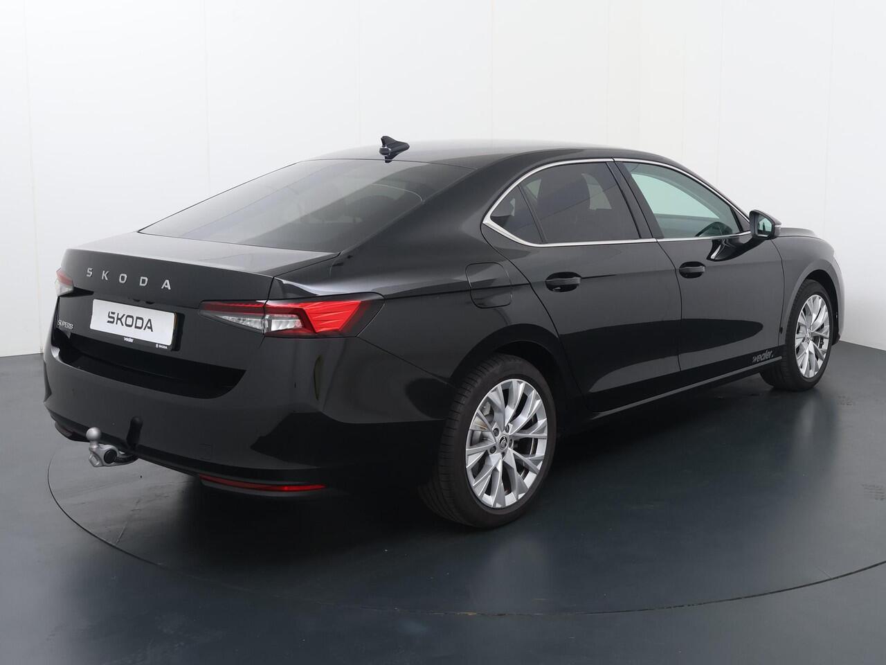 Skoda SUPERB First Edition 1.5 TSI m-HEV 150 pk DSG | Massagestoelen | Adaptieve cruise control | 18'' Lichtmetalen velgen | Achteruitrijcamera |