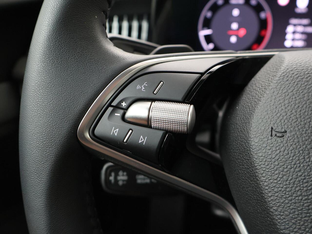 Skoda SUPERB First Edition 1.5 TSI m-HEV 150 pk DSG | Massagestoelen | Adaptieve cruise control | 18'' Lichtmetalen velgen | Achteruitrijcamera |