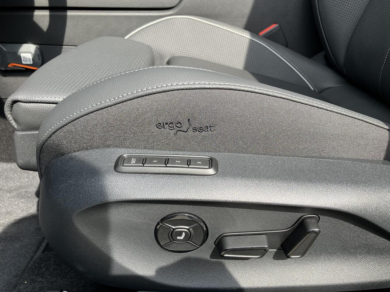 Skoda SUPERB Combi Sportline Business 1.5 TSI PHEV 204 PK DSG Automaat | Panorama dak | Suite Sport Leder | 19" lichtmetalen velgen | Trekhaak |