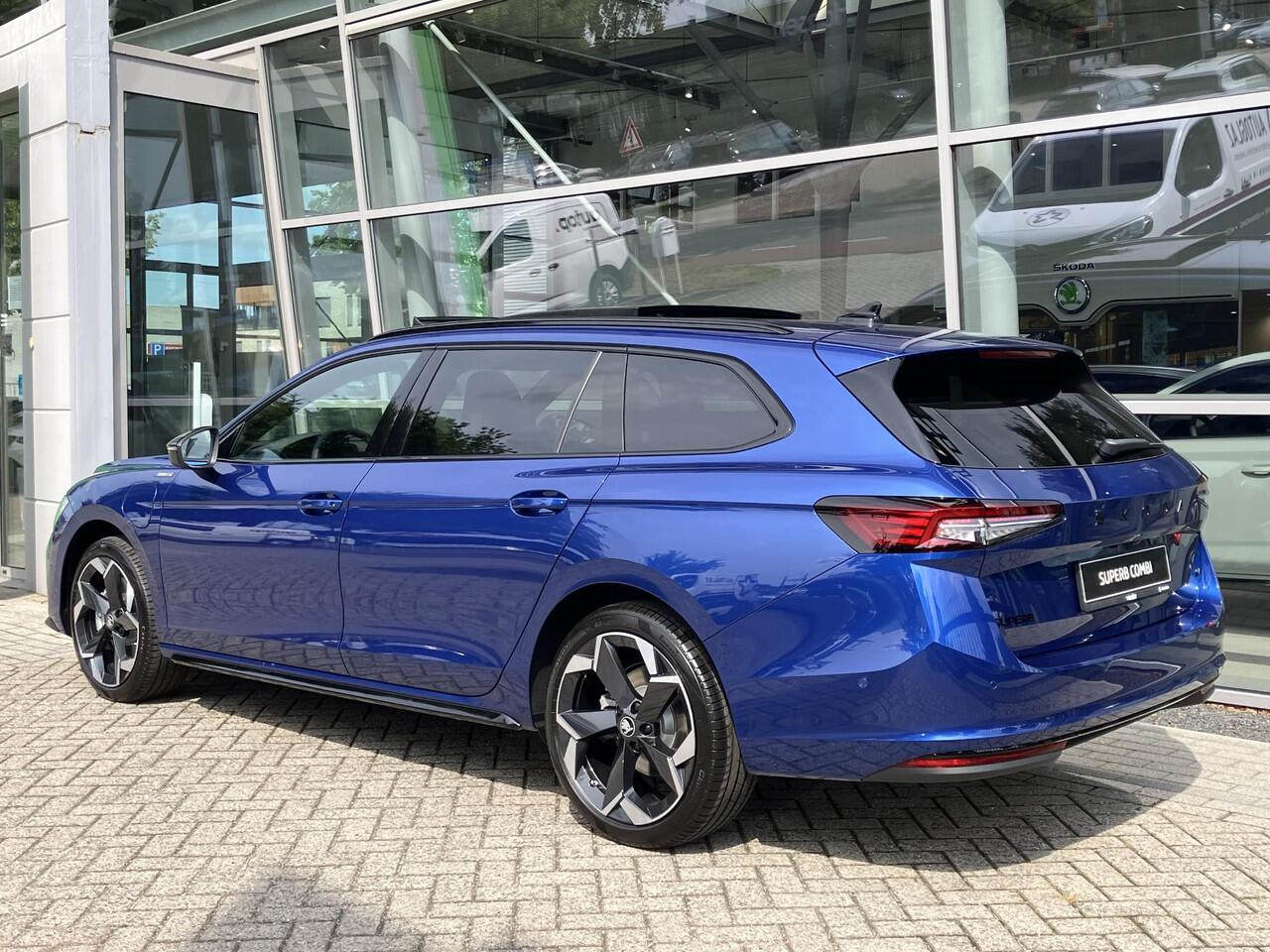 Skoda SUPERB Combi Sportline Business 1.5 TSI PHEV 204 PK DSG Automaat | Panorama dak | Suite Sport Leder | 19" lichtmetalen velgen | Trekhaak |