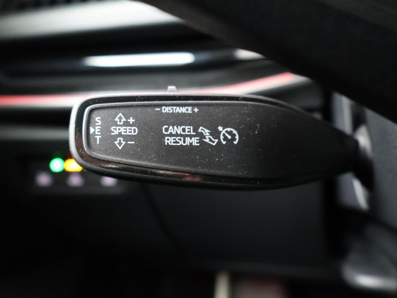 Skoda SUPERB Combi Sportline Business 1.5 TSI PHEV 204 PK DSG Automaat | Panorama dak | Suite Sport Leder | 19" lichtmetalen velgen | Trekhaak | Canton Geluidssysteem |