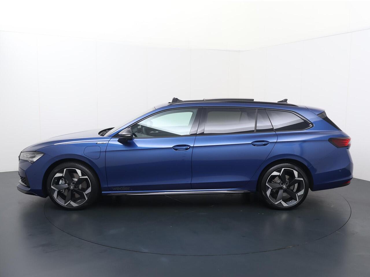 Skoda SUPERB Combi Sportline Business 1.5 TSI PHEV 204 PK DSG Automaat | Panorama dak | Suite Sport Leder | 19" lichtmetalen velgen | Trekhaak | Canton Geluidssysteem |