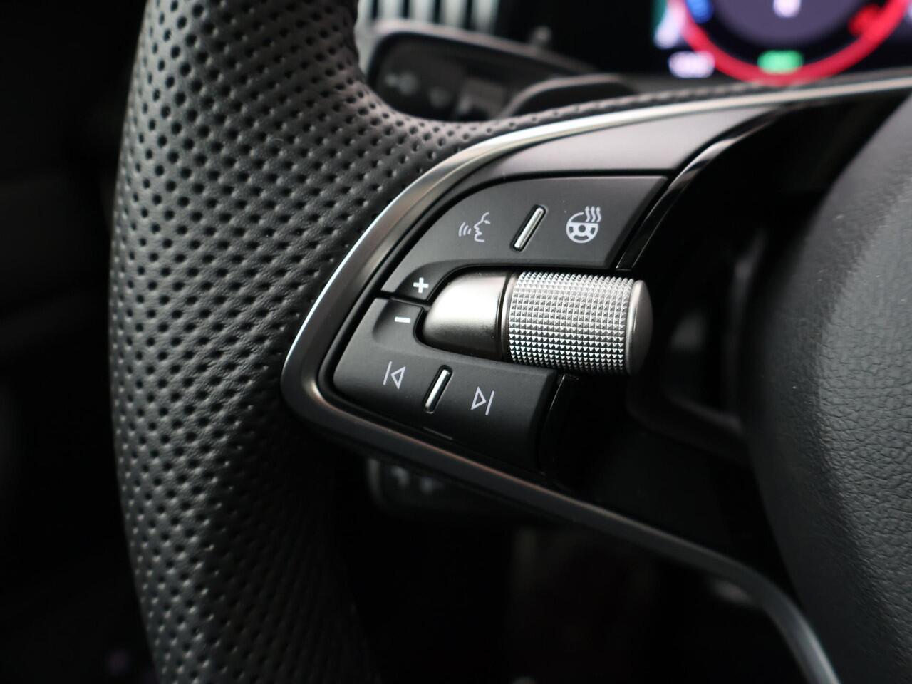 Skoda SUPERB Combi Sportline Business 1.5 TSI PHEV 204 PK DSG Automaat | Panorama dak | Suite Sport Leder | 19" lichtmetalen velgen | Trekhaak | Canton Geluidssysteem |