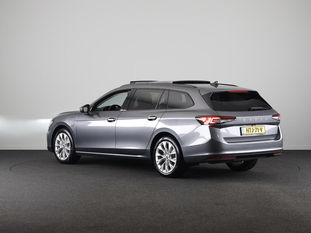 Skoda SUPERB Combi 1.5 TSI PHEV Business Edition 204 PK PHEV | Verlengde garantie | Panorama dak | Trekhaak | 18" Lm velgen |