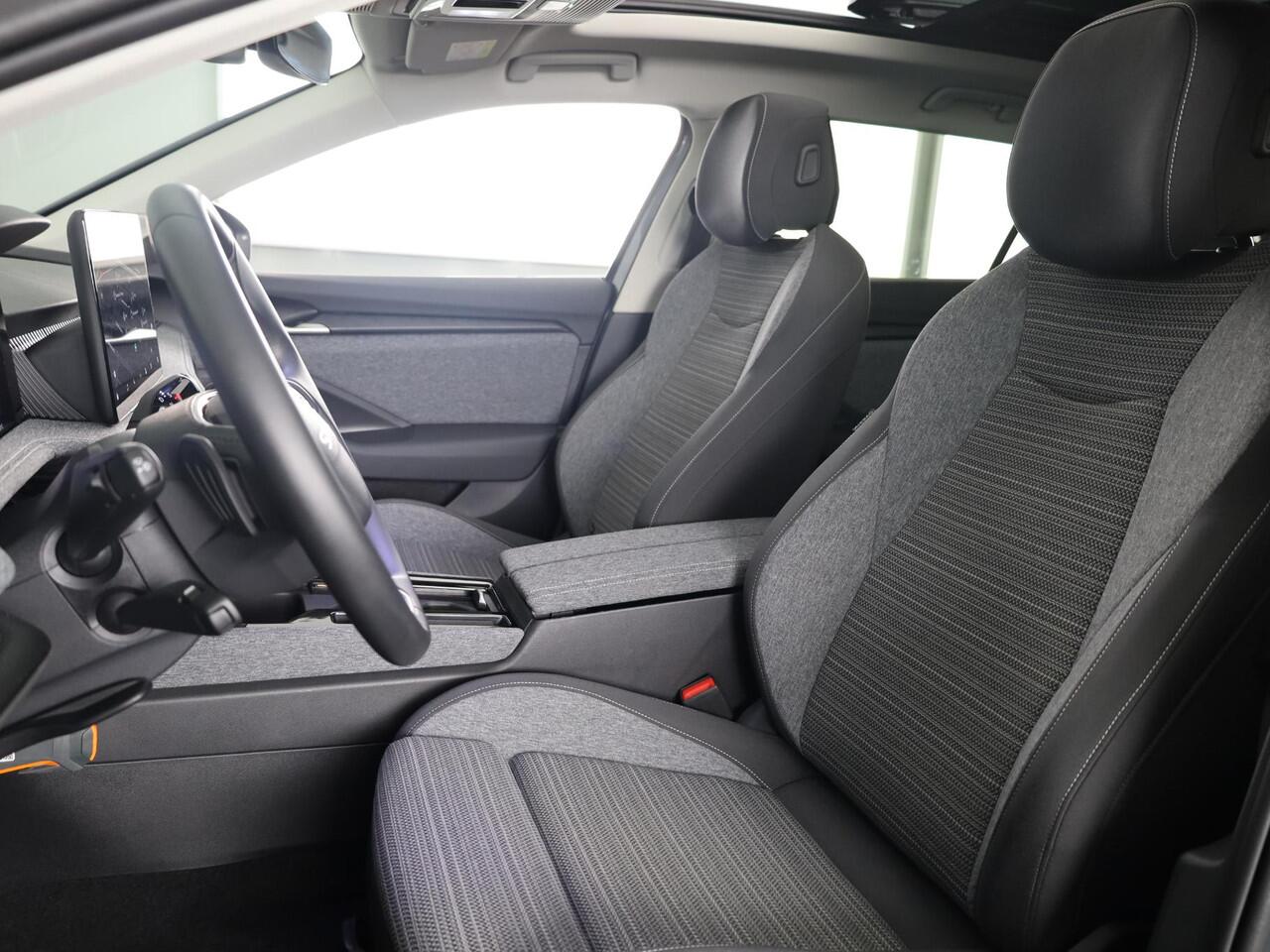 Skoda SUPERB Combi 1.5 TSI PHEV Business Edition 204 PK PHEV | Verlengde garantie | Panorama dak | Trekhaak | 18" Lm velgen |