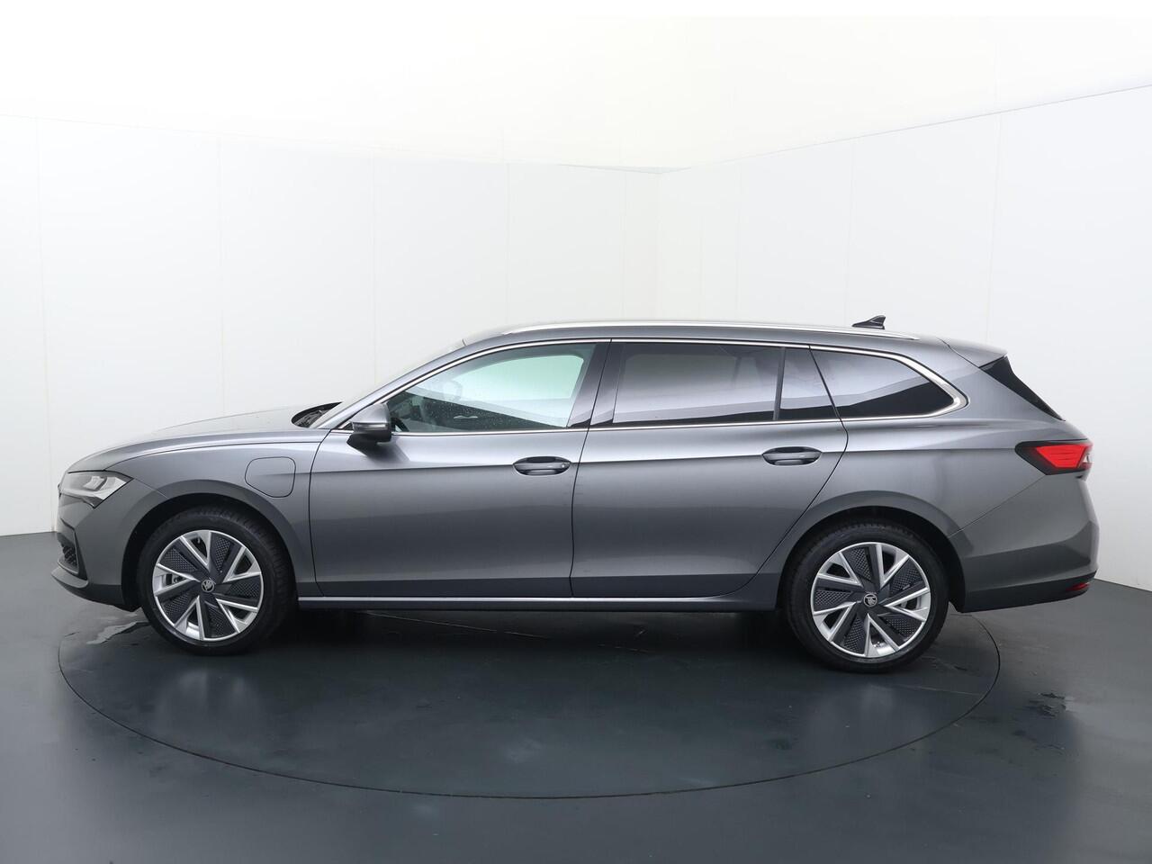 Skoda SUPERB Combi Business Edition 1.5 TSI PHEV 204 PK | Gratis E-Bike | Trekhaak | 18" Lichtmetalen velgen | Winter pakket |