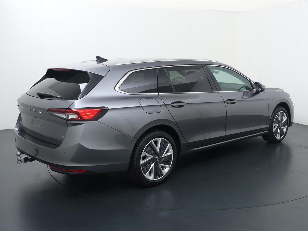 Skoda SUPERB Combi Business Edition 1.5 TSI PHEV 204 PK | Gratis E-Bike | Trekhaak | 18" Lichtmetalen velgen | Winter pakket |