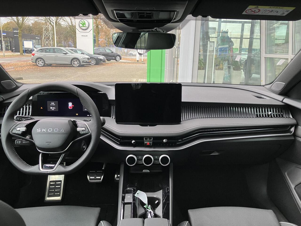 Skoda SUPERB Combi Sportline Business 1.5 TSI PHEV 204 PK | Gratis E-Bike | Trekhaak | 19" Lichtmetalen velgen | Panorama dak | Canton Geluid | Suite leder |