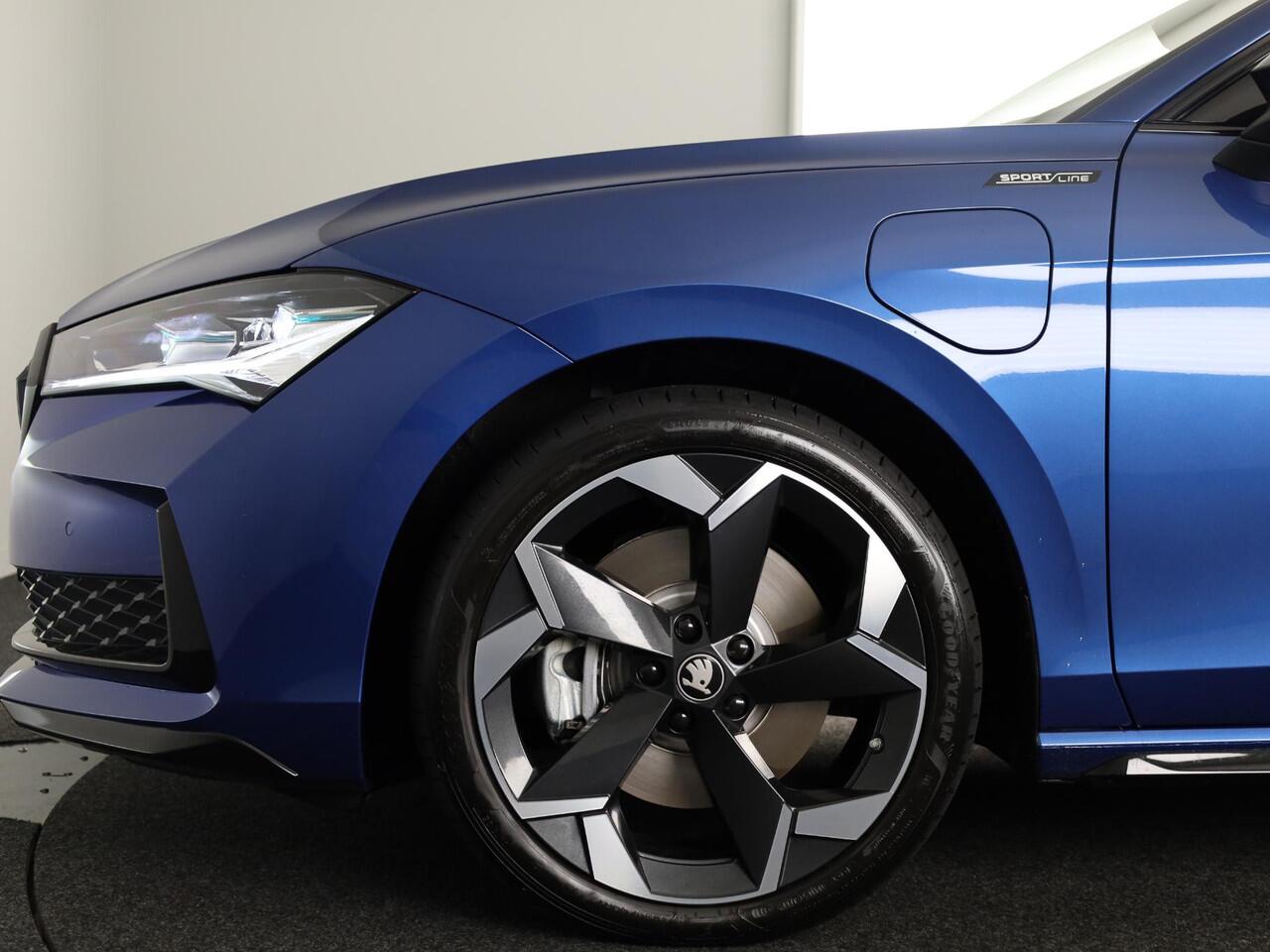 Skoda SUPERB Combi 1.5 TSI PHEV 204pk Sportline Business | 19 inch | Panoramadak | Canton | Trekhaak | Winterpakket | Adaptive Cruise | Blind Spot