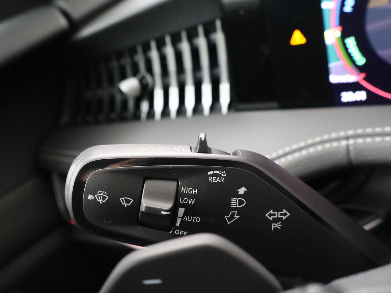 Skoda SUPERB Combi Sportline Business 1.5 TSI PHEV 204 PK | Gratis E-Bike | 19" Lichtmetalen velgen | Panorama dak | Canton Geluid | Suite leder |