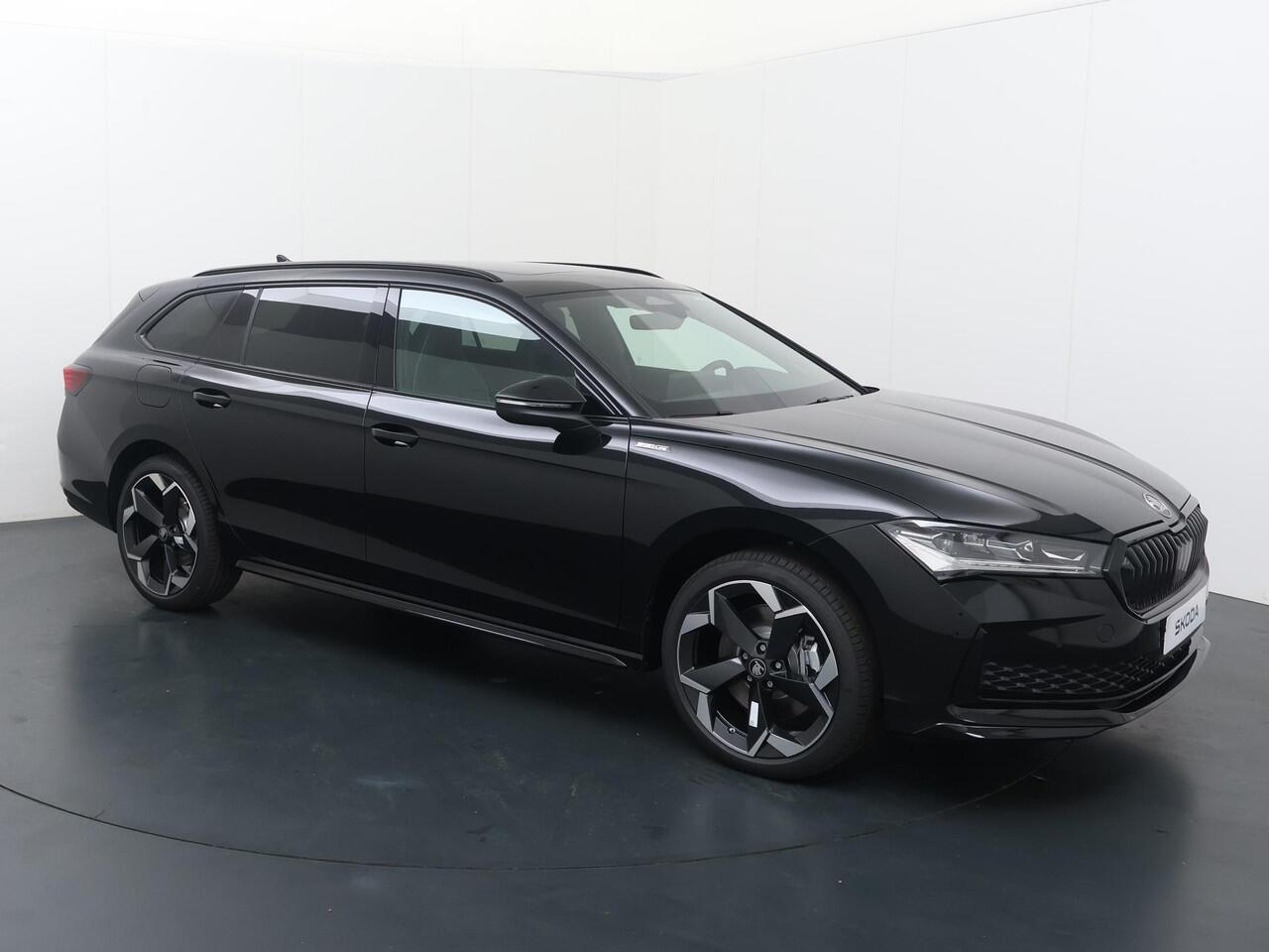 Skoda SUPERB Combi Sportline Business 1.5 TSI PHEV 204 PK | Gratis E-Bike | 19" Lichtmetalen velgen | Panorama dak | Canton Geluid | Suite leder |