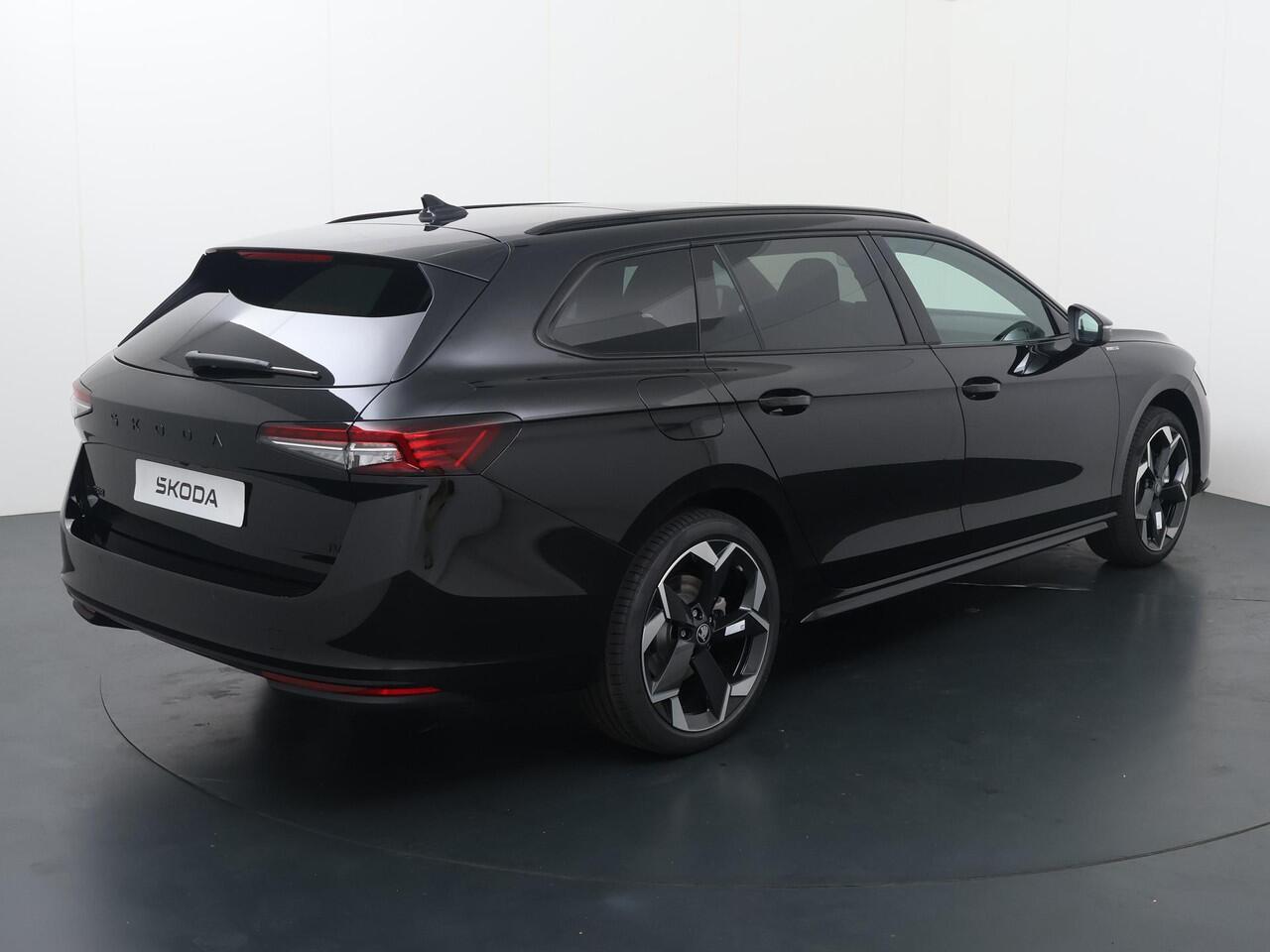 Skoda SUPERB Combi Sportline Business 1.5 TSI PHEV 204 PK | Gratis E-Bike | 19" Lichtmetalen velgen | Panorama dak | Canton Geluid | Suite leder |