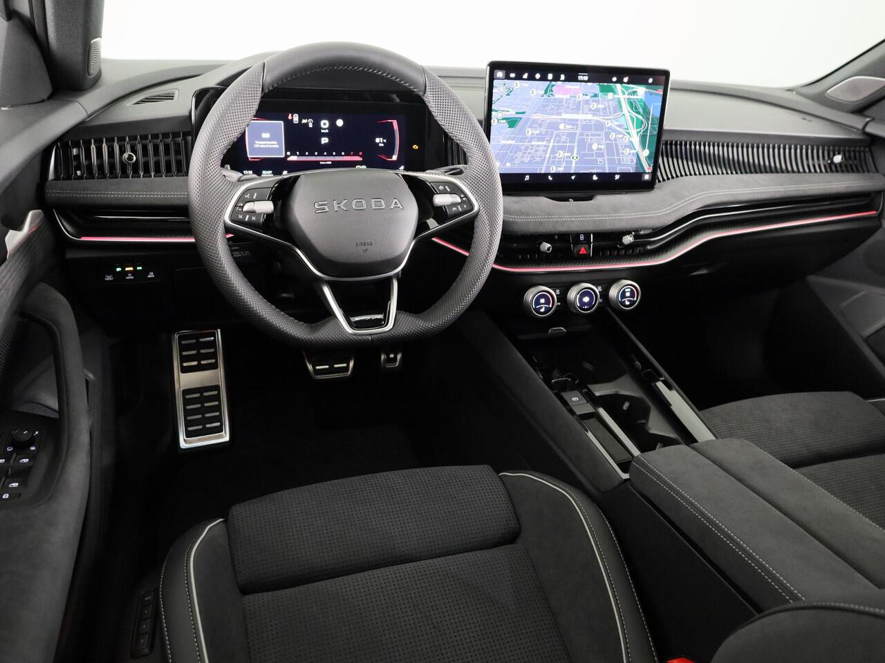 Skoda SUPERB Combi Sportline Business PHEV 1.5 TSI 204 pk 6 versn. DSG | Panoramadak, elektrisch bedienbaar | Trekhaak, wegklapbaar | Travel Assist Plus Sportline | Dynamic Chassis Control Pakket | CANTON Soundsystem | Lichtmetalen velgen 19 inch Torcular zwart gepoli