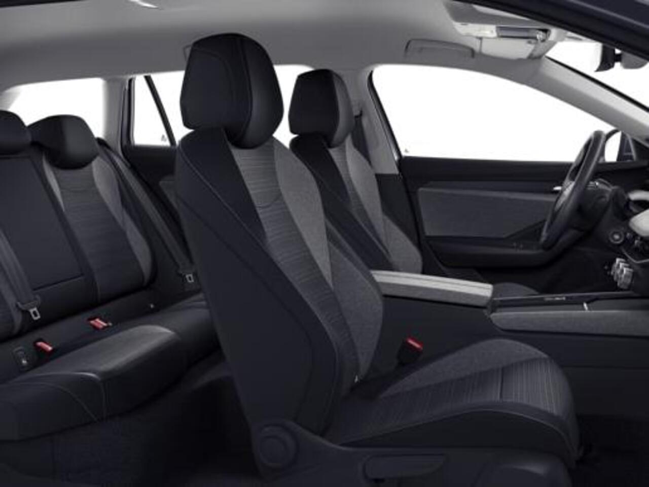 Skoda SUPERB Combi Business Edition PHEV 1.5 TSI 204 pk 6 versn. DSG | Trekhaak, wegklapbaar | Chrome pakket | Lichtmetalen velgen 18 inch Dofida zilver