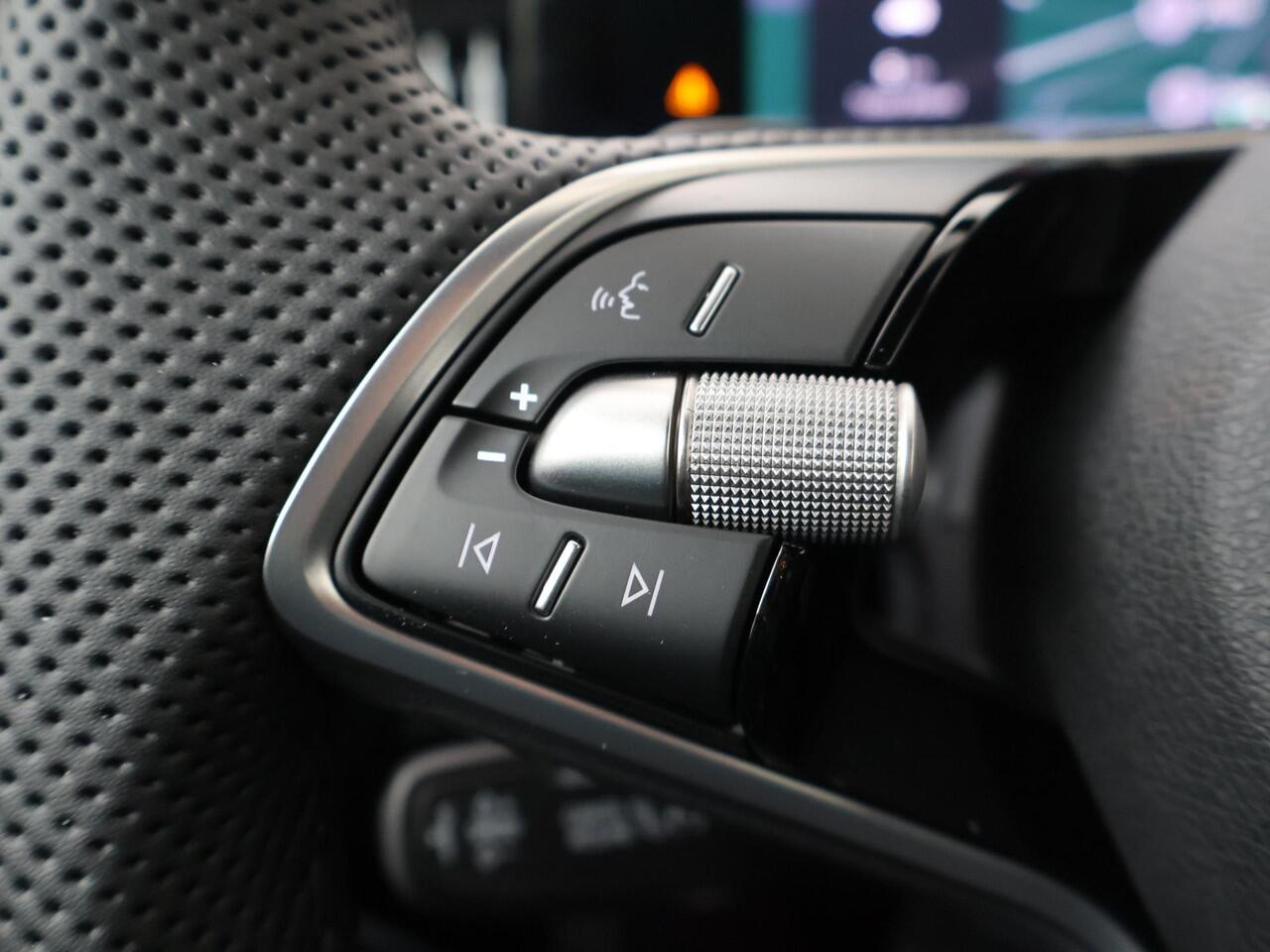 Skoda SUPERB Sportline Business 1.5 TSI PHEV 204 PK | Gratis E-Bike | Trekhaak | 19" Lichtmetalen velgen | Canton Geluid |