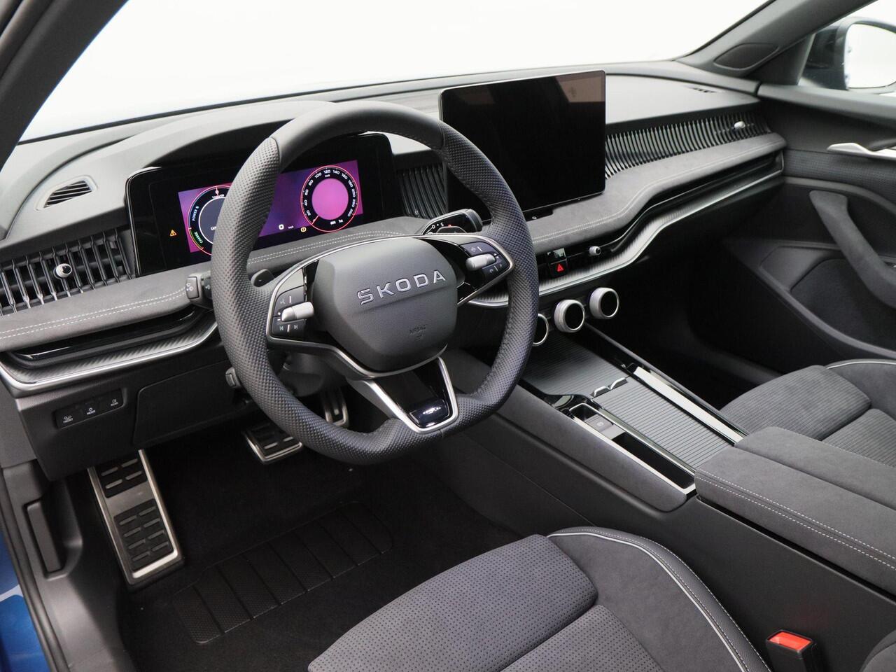 Skoda SUPERB Combi Sportline Business 1.5 TSI PHEV 204 PK | Trekhaak | Adaptive cruise control | Stoelverwarming | Matrix LED