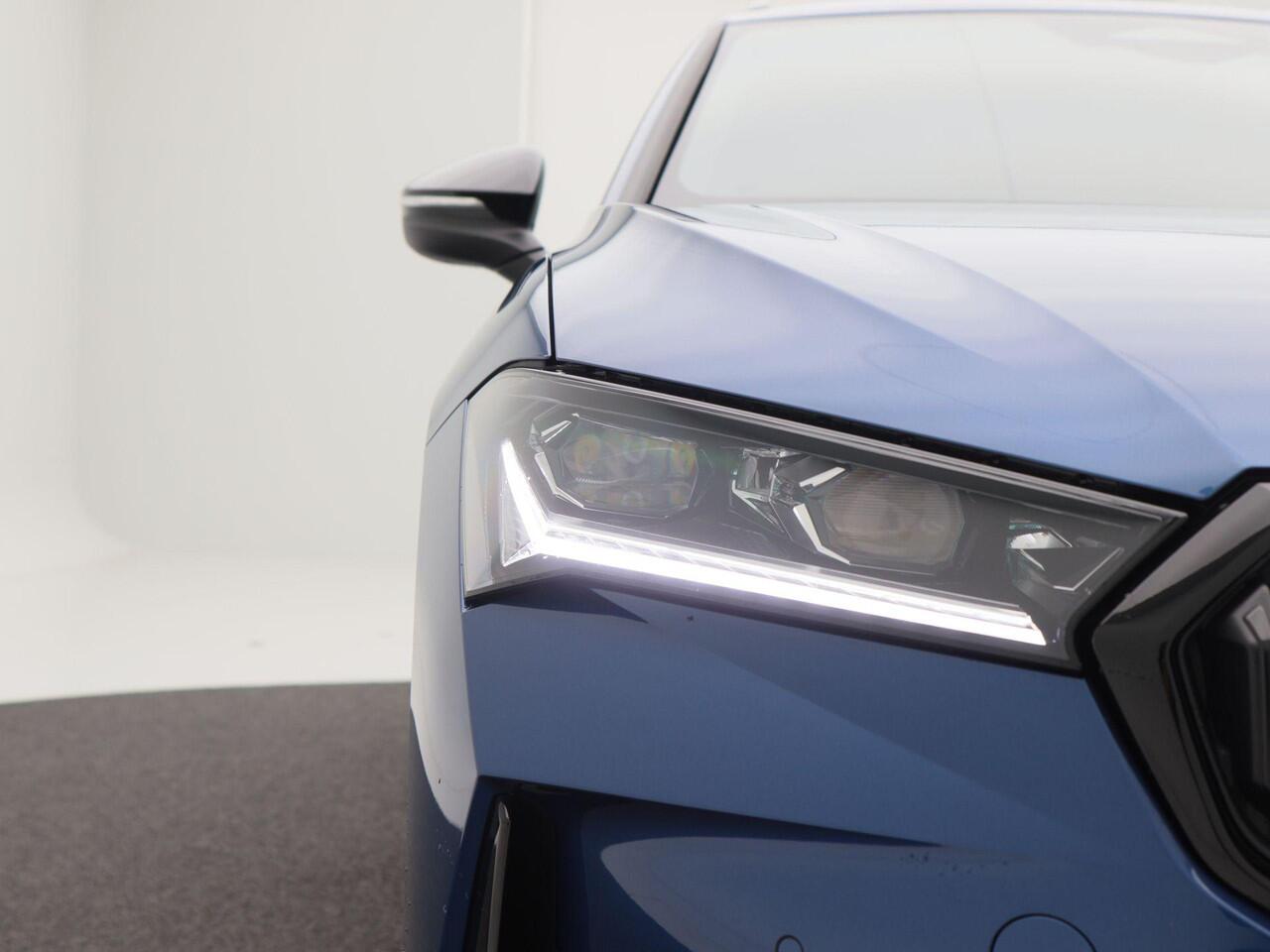 Skoda SUPERB Combi Sportline Business 1.5 TSI PHEV 204 PK | Trekhaak | Adaptive cruise control | Stoelverwarming | Matrix LED