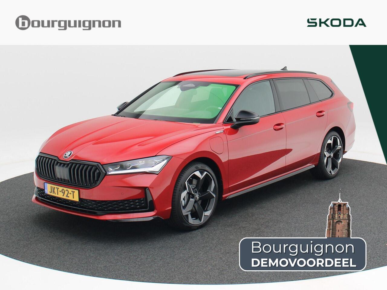 Skoda SUPERB Combi 1.5 TSi 204 Pk PHEV Sportline Business | Panoramadak | Trekhaak | Head-Up | 19 Inch | Stoelverwarming | Camera