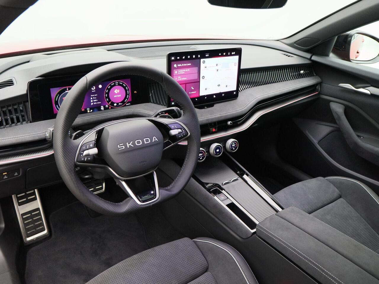 Skoda SUPERB Combi 1.5 TSi 204 Pk PHEV Sportline Business | Panoramadak | Trekhaak | Head-Up | 19 Inch | Stoelverwarming | Camera