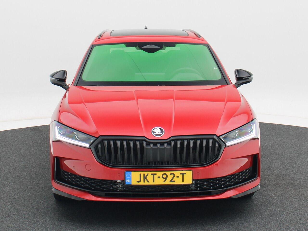 Skoda SUPERB Combi 1.5 TSi 204 Pk PHEV Sportline Business | Panoramadak | Trekhaak | Head-Up | 19 Inch | Stoelverwarming | Camera