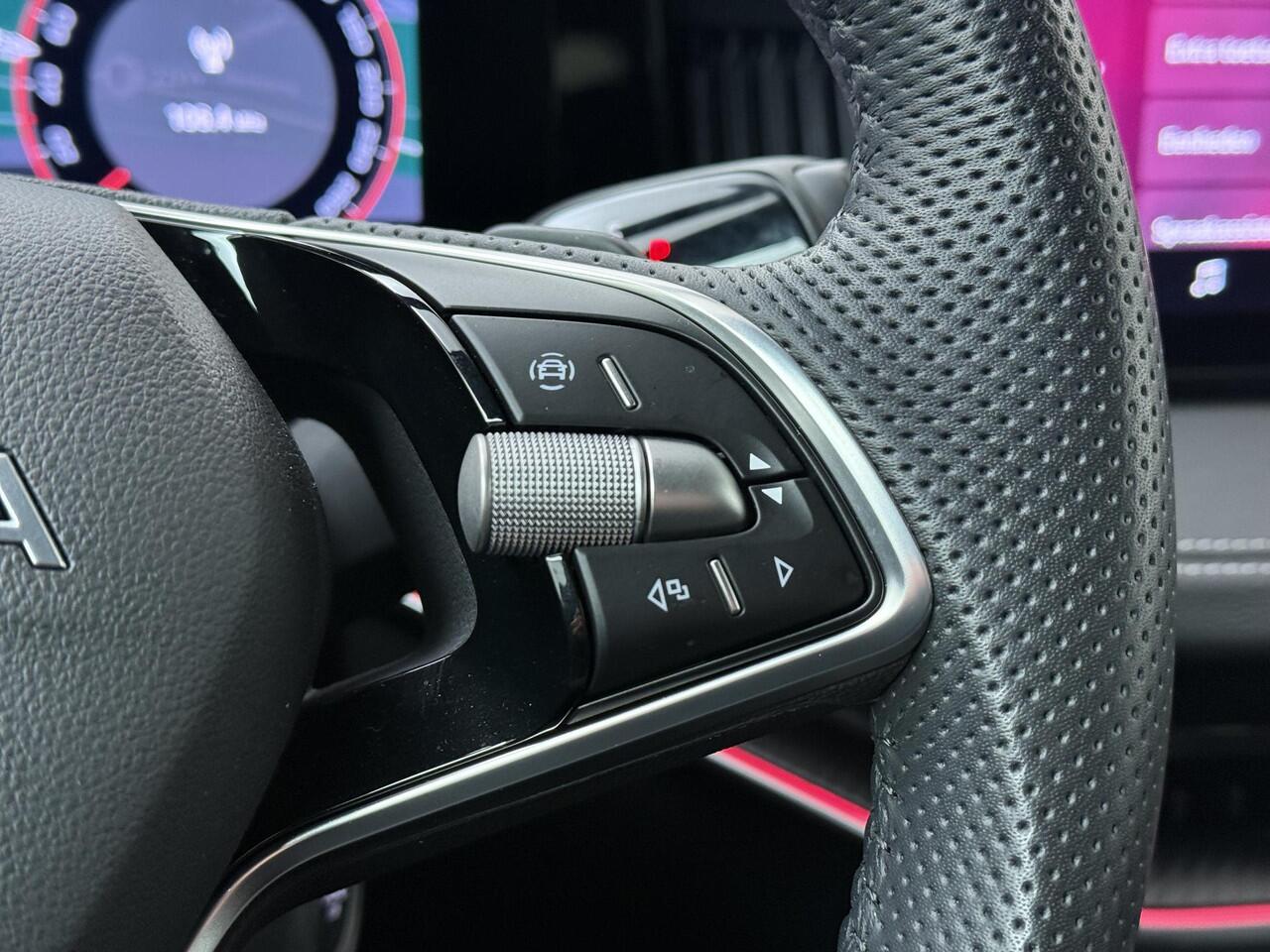 Skoda SUPERB Combi 1.5 TSI PHEV Sportline Business | 204 PK | SoH 100% | Trekhaak wegklapbaar | Panoramadak | Top area view 360 graden camera | Head-up display |