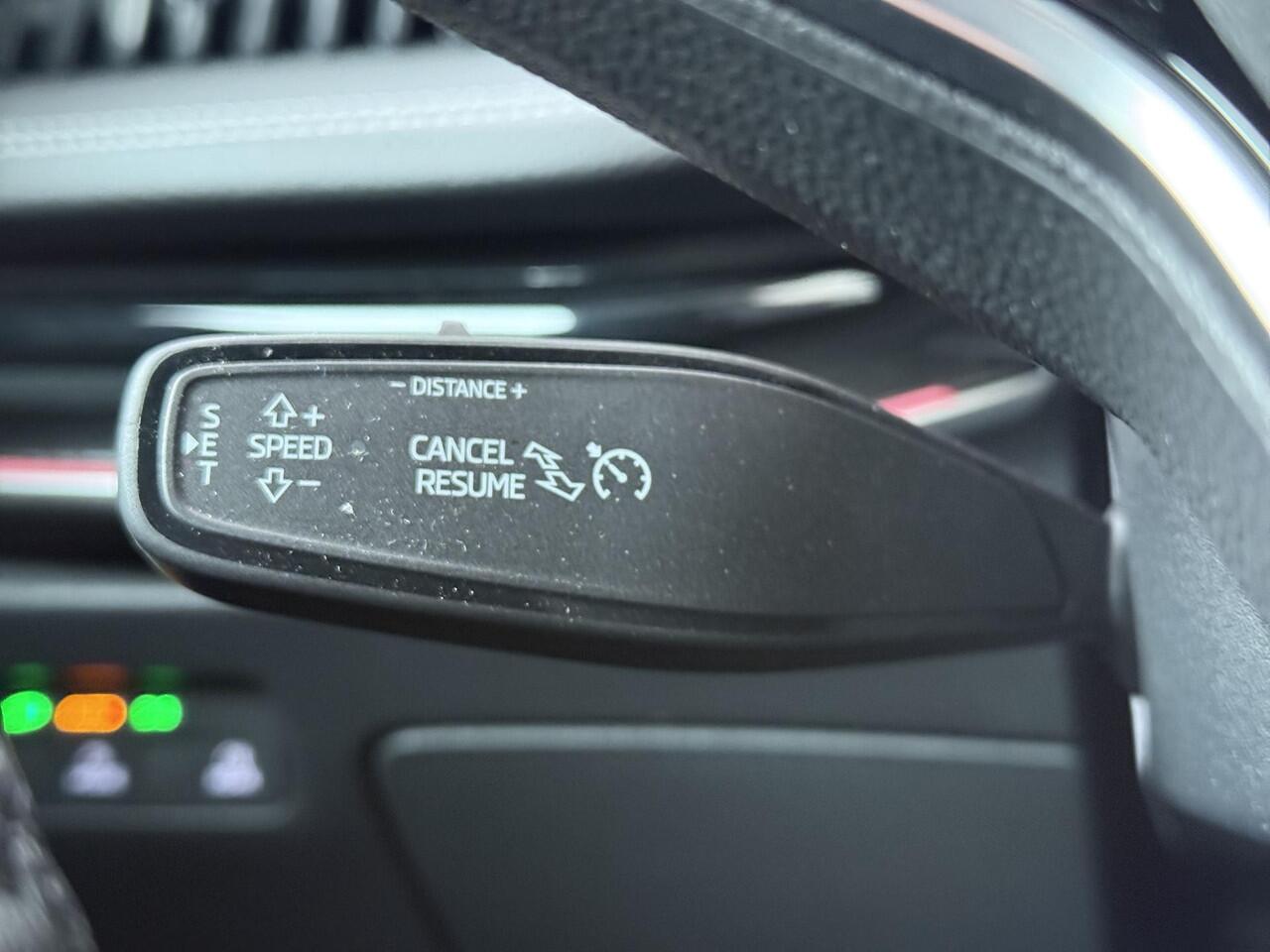 Skoda SUPERB Combi 1.5 TSI PHEV Sportline Business | 204 PK | SoH 100% | Trekhaak wegklapbaar | Panoramadak | Top area view 360 graden camera | Head-up display |