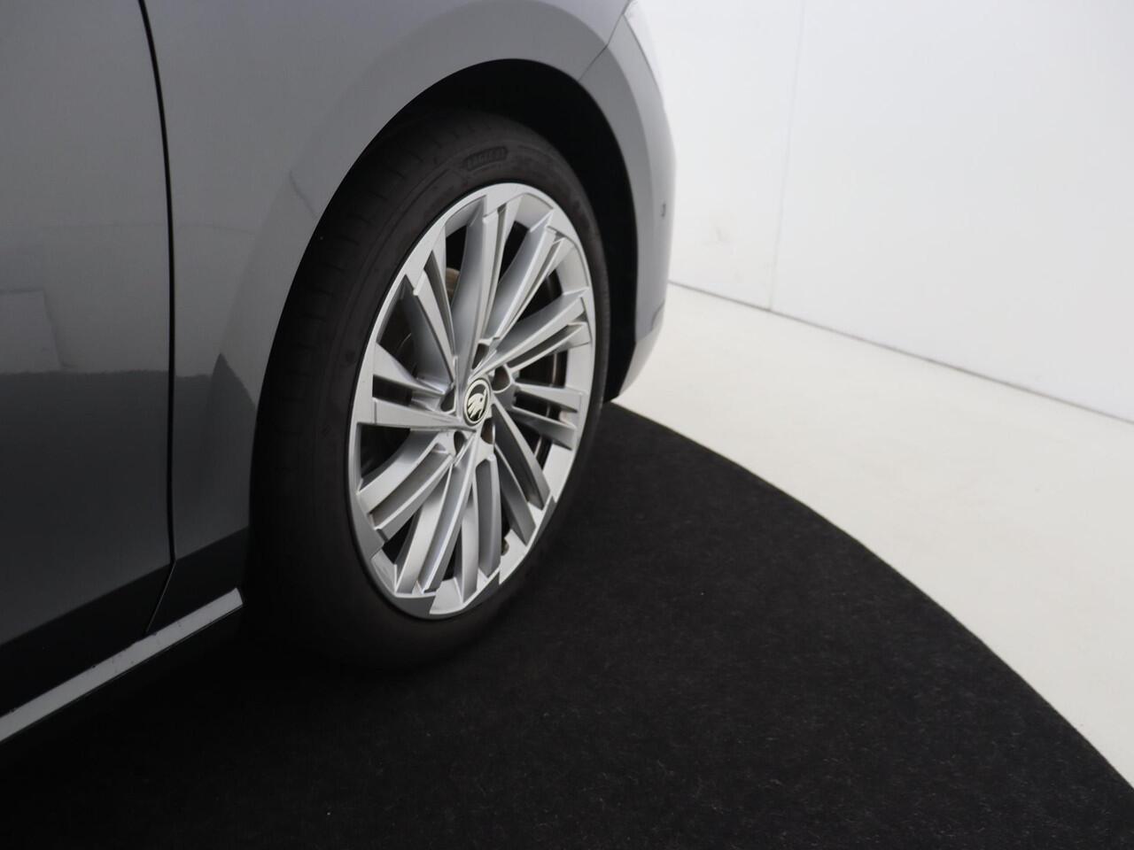 Skoda SUPERB Combi 1.5 TSI MHEV First Edition | 360 camera | Parkeerassistent | Stoelverwarming voor en achter | Keyless | Navigatie | LED matrix verlichting | 3-zone airco | Massagefunctie voorstoelen |