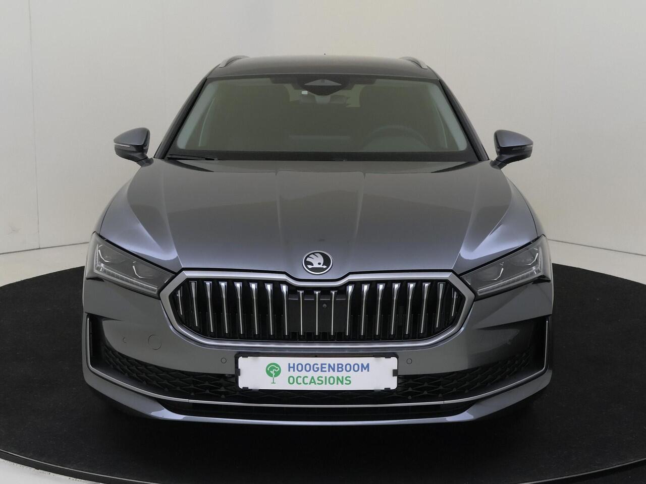 Skoda SUPERB Combi 1.5 TSI MHEV First Edition | 360 camera | Parkeerassistent | Stoelverwarming voor en achter | Keyless | Navigatie | LED matrix verlichting | 3-zone airco | Massagefunctie voorstoelen |