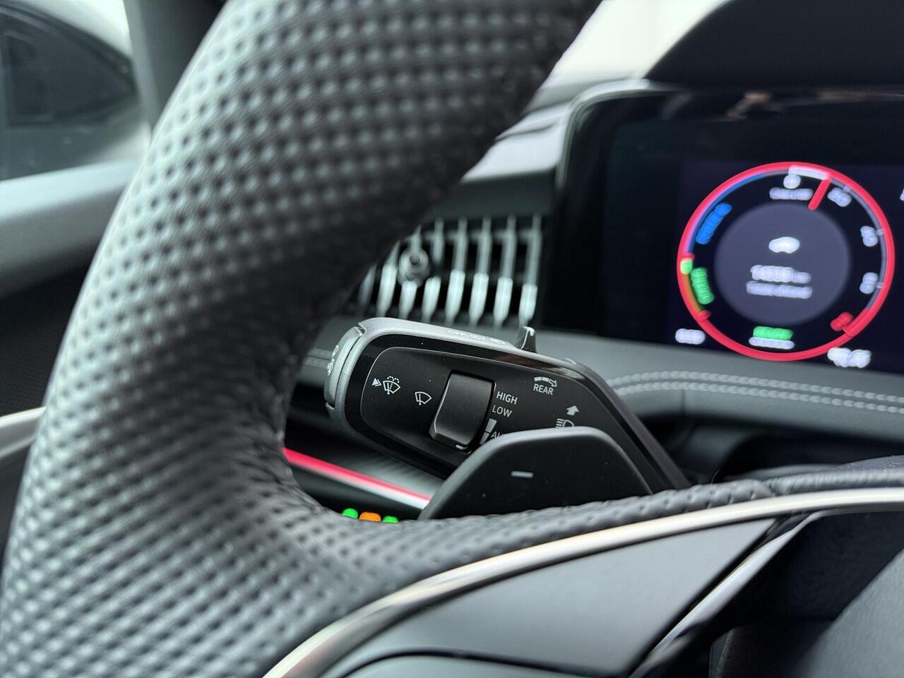 Skoda SUPERB Combi 1.5 TSI PHEV Sportline Business | 150 PK | SoH 100% | Trekhaak | Panoramadak | Top area view 360 graden | Head-up display | Lederen bekleding | Canton soundsystem |