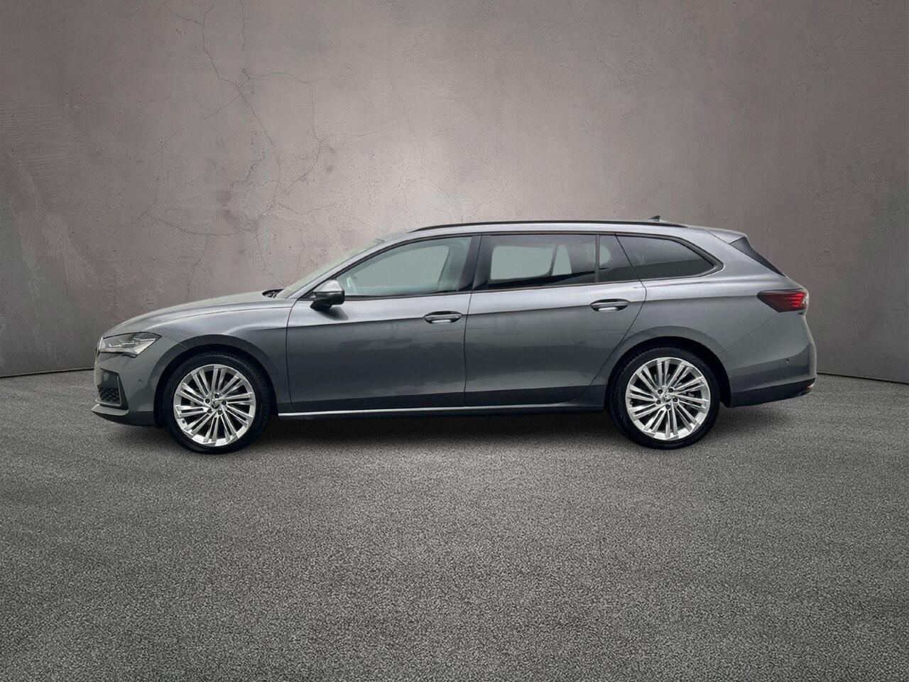 Skoda SUPERB Combi Business Edition 1.5 eTSI 150pk DSG Automaat Adaptive cruise control, Panoramadak, Lederen bekleding, Elektrische achterklep, Navigatie, Stoelverwarming