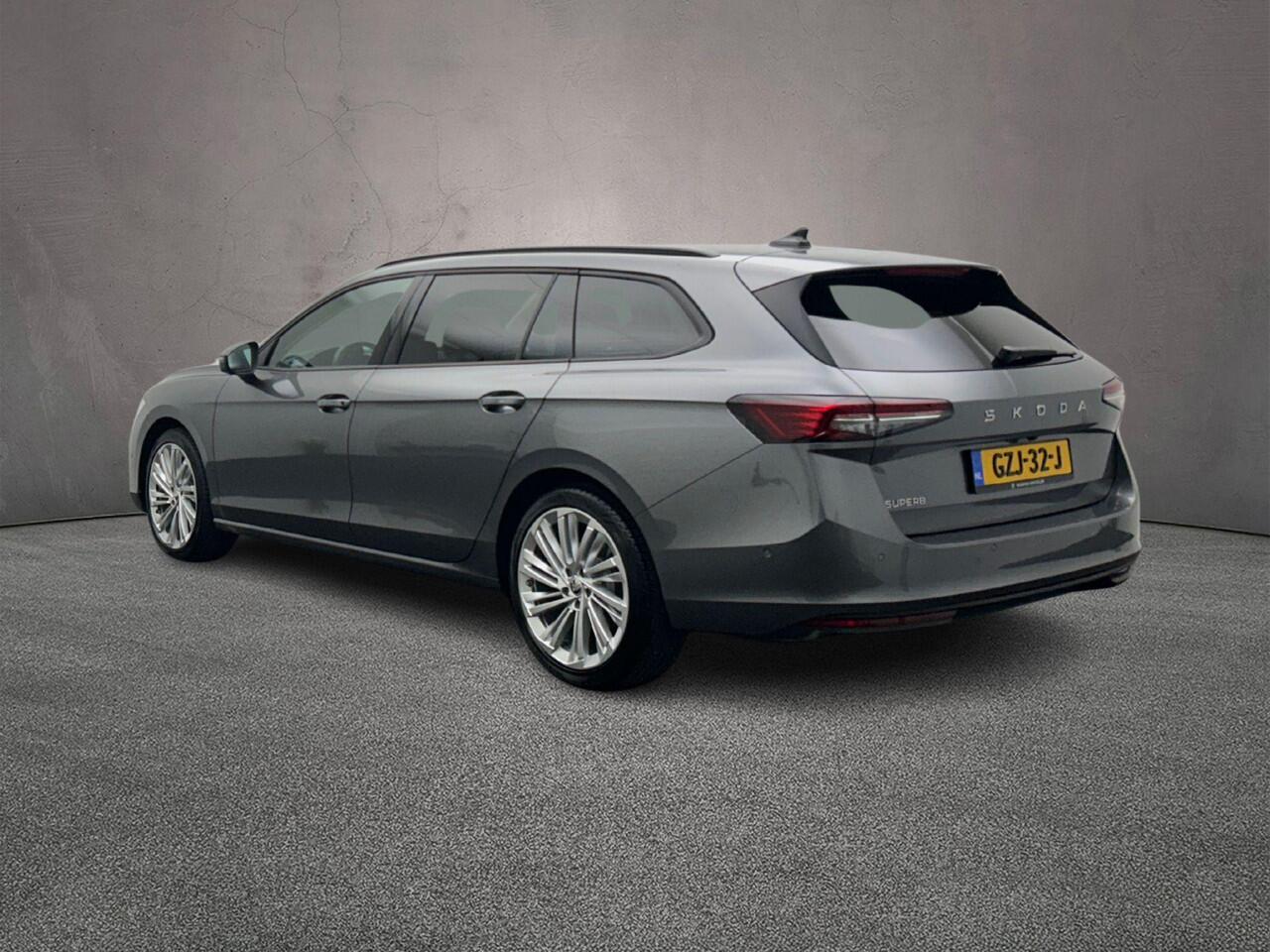 Skoda SUPERB Combi Business Edition 1.5 eTSI 150pk DSG Automaat Adaptive cruise control, Panoramadak, Lederen bekleding, Elektrische achterklep, Navigatie, Stoelverwarming